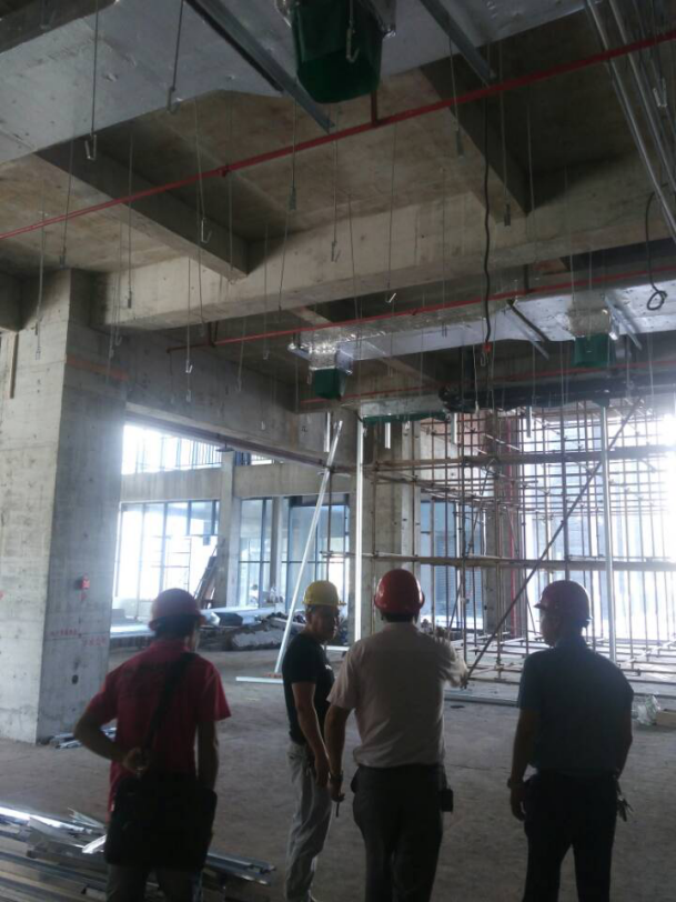 朗天通訊國家電力專網(wǎng)通訊研發(fā)制造基地一期室內(nèi)裝修工程項目進(jìn)度報告——墻面基層處理