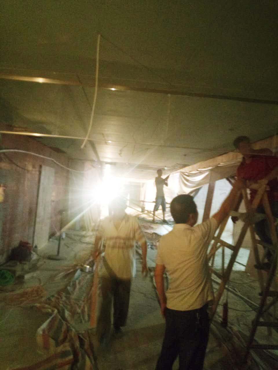 忠州建瑪特建材城B1棟公共區(qū)域室內(nèi)裝修進(jìn)度匯報——封石膏板